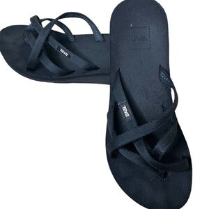 Teva Olowahu Mush Black Strappy Thong Wedgs Sandals